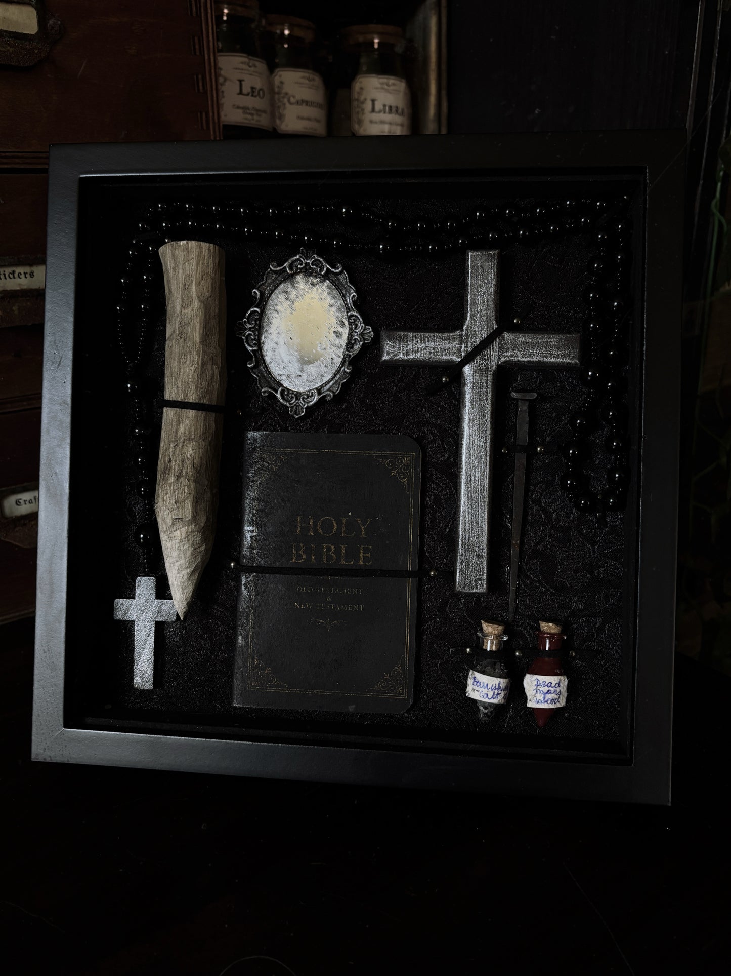 Vampire Hunting Kit | Black Damask (20x20cm)
