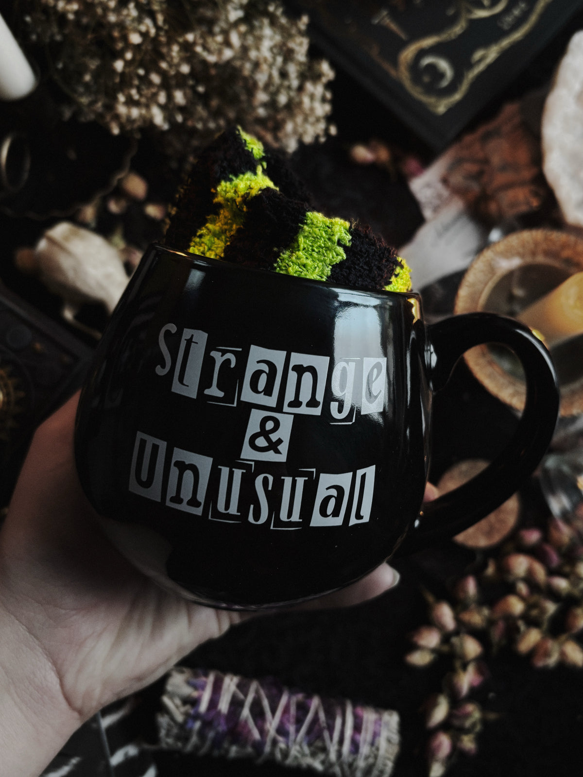 BEETLEJUICE COLLECTION - Strange & Unusual Mug and Socks Set