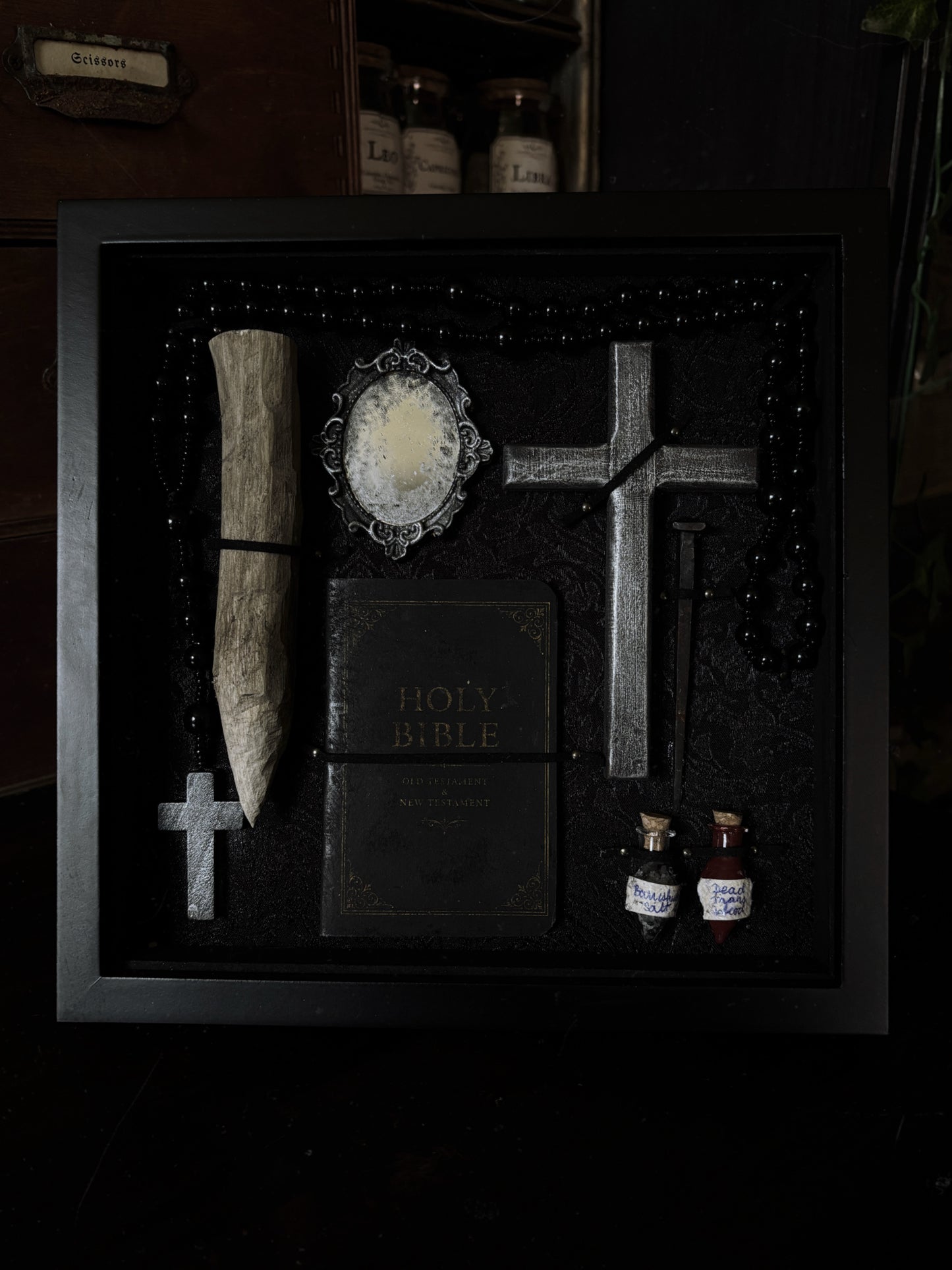 Vampire Hunting Kit | Black Damask (20x20cm)