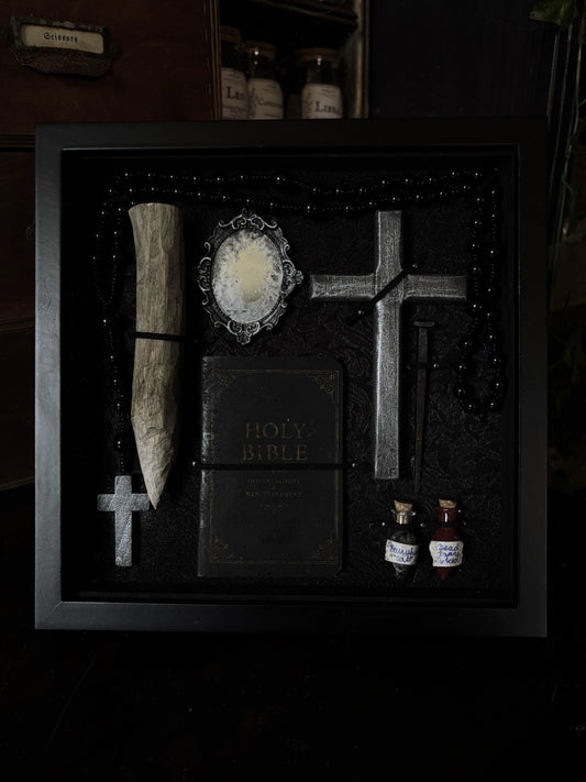 Vampire Hunting Kit | Black Damask (20x20cm)