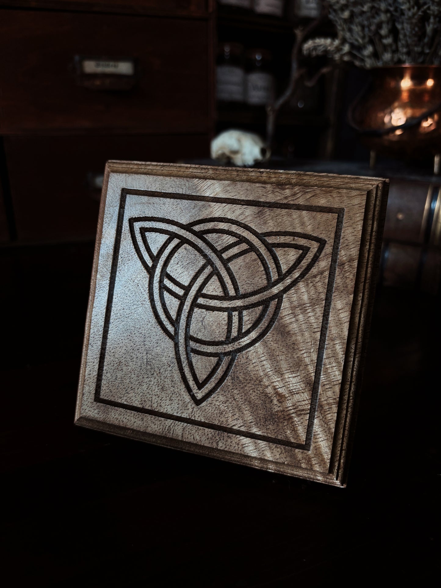 Mini altar table Triquetra (11x11cm)