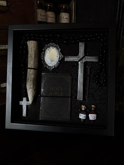 Vampire Hunting Kit | Black Damask (20x20cm)