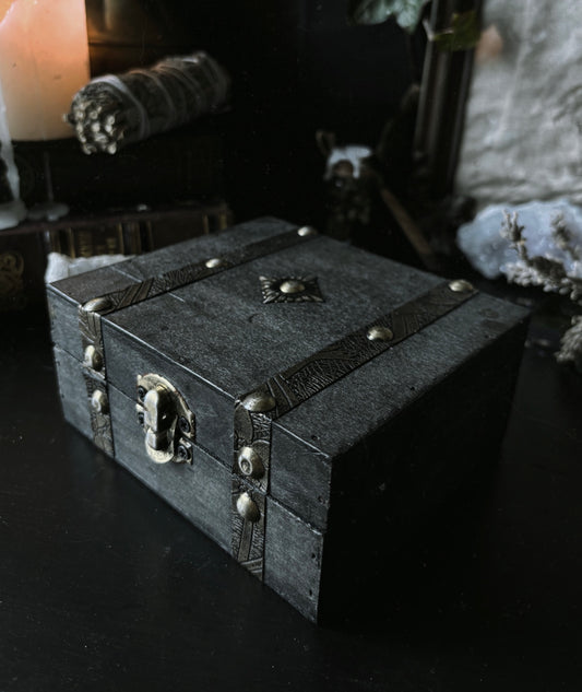 Magical chest (wooden)