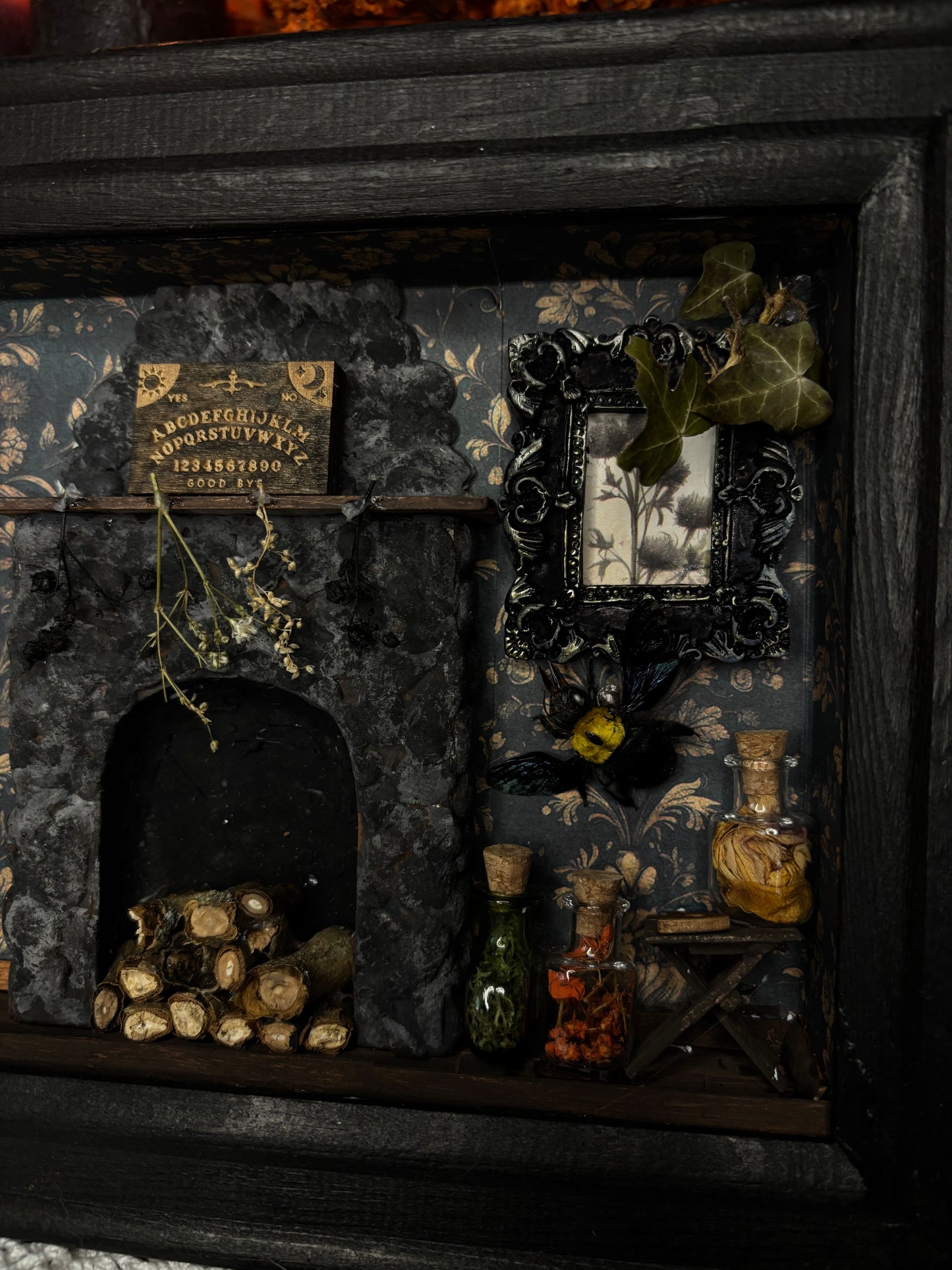 🕯️ Witch’s Kitchen – Miniature Curiosity Frame (18x13cm)