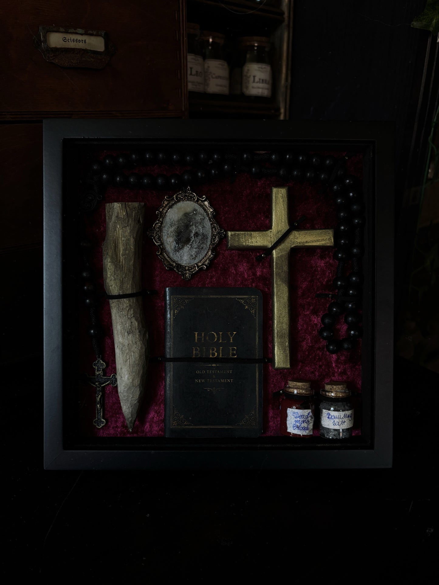 Vampire Hunting Kit | Crimson Velvet (20x20cm)