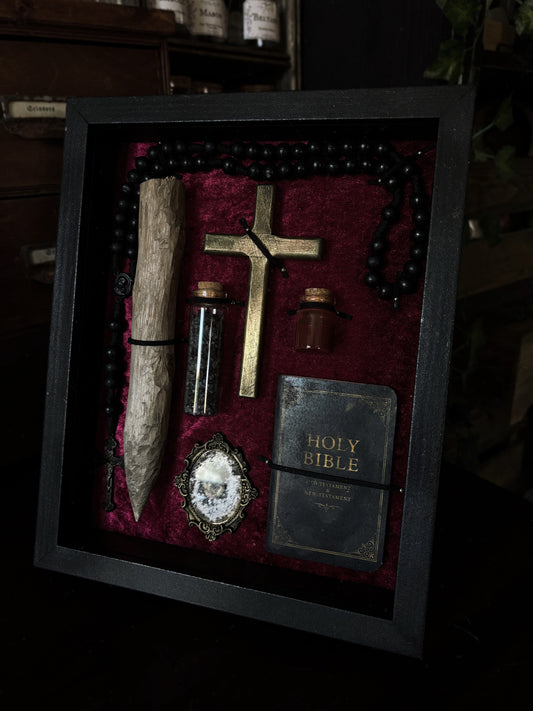 Vampire Hunting Kit | Crimson Velvet (30x20cm)