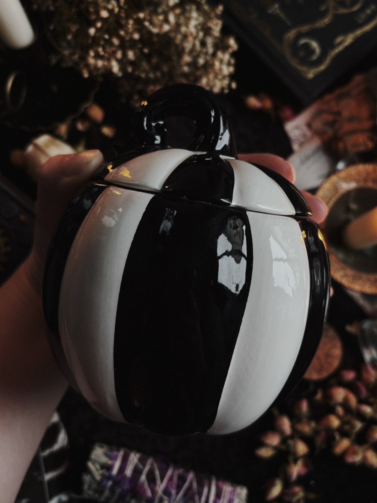 Black and White Striped Pumpkin Oil Burner (12x12x13cm)