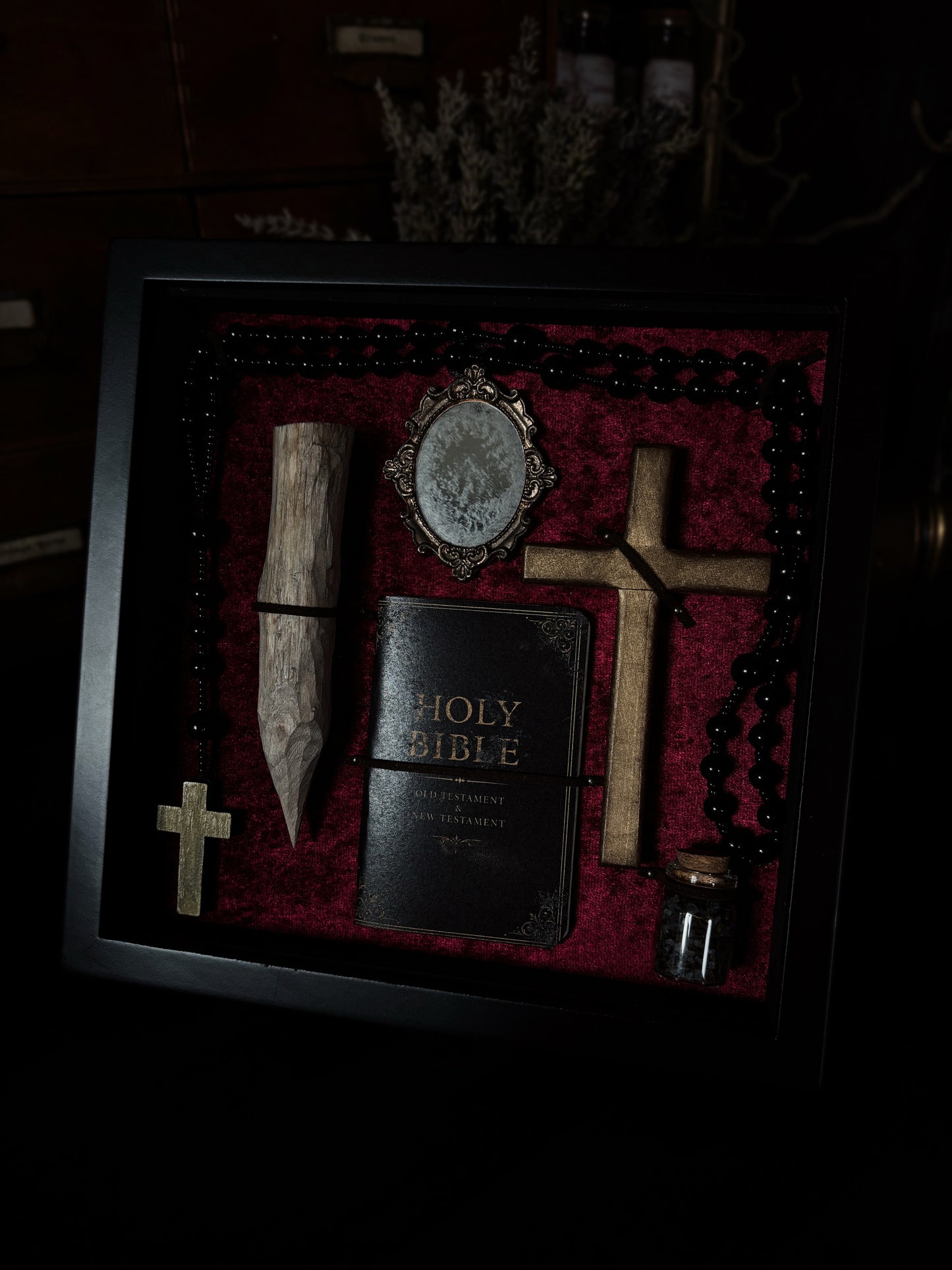Vampire Hunting Kit | Crimson Velvet (30x20cm)