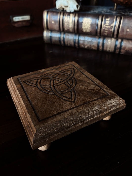 Mini altar table Triquetra (11x11cm)