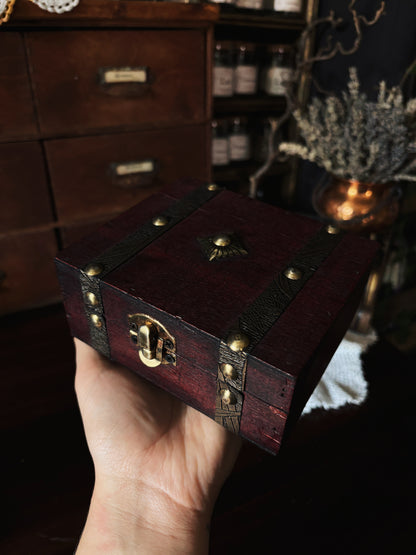 Magical chest (wooden)