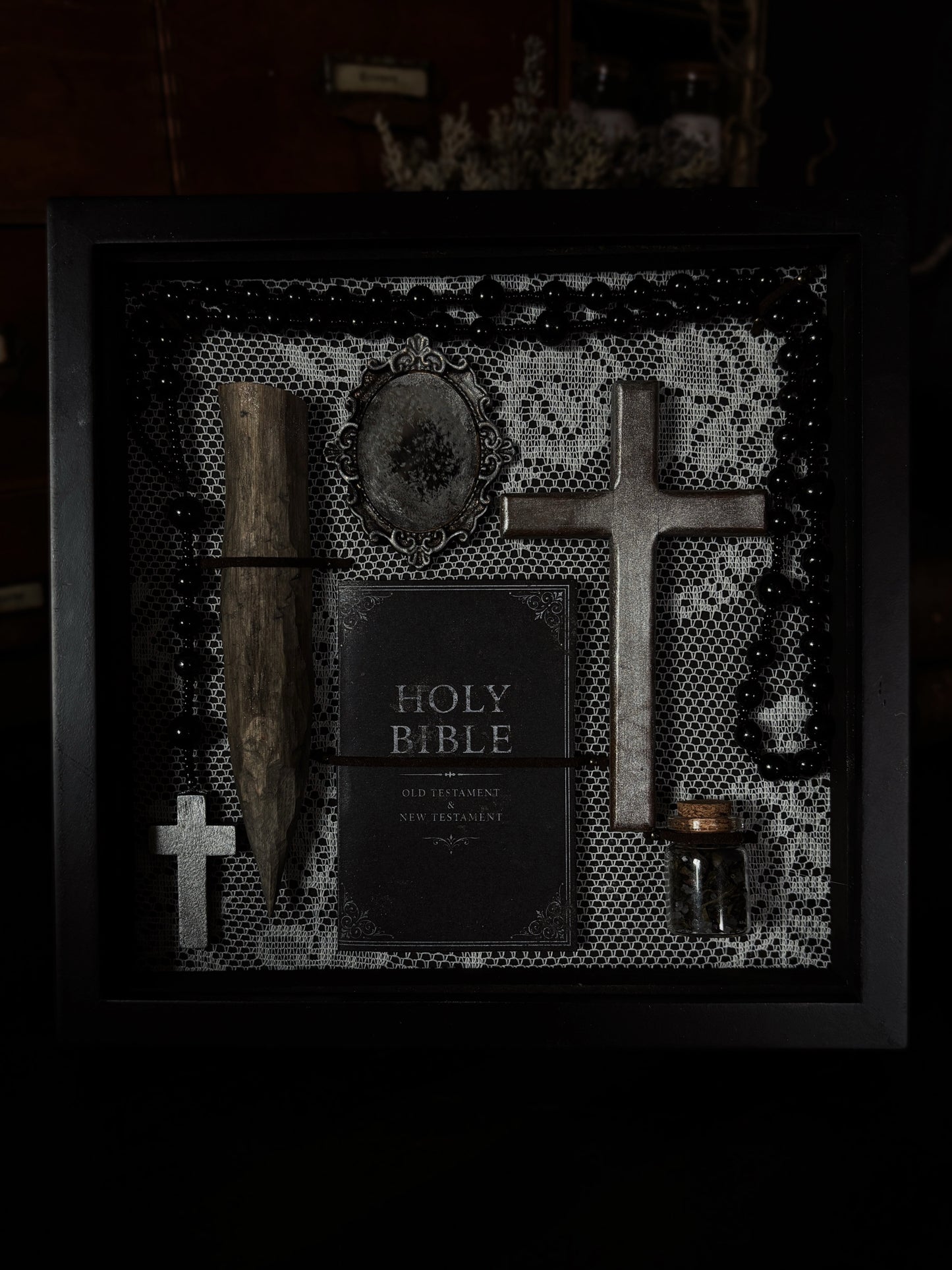 Vampire Hunting Kit | White Lace (20x20cm)