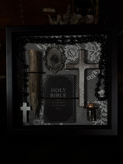Vampire Hunting Kit | White Lace (20x20cm)