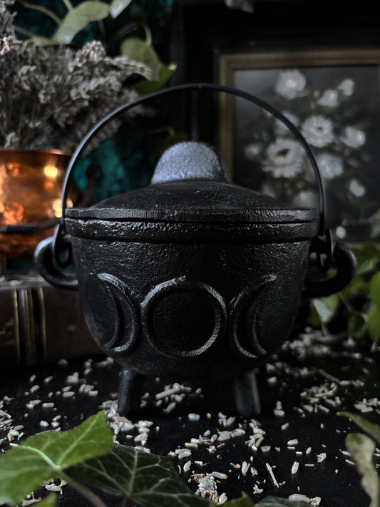 Cast iron cauldron