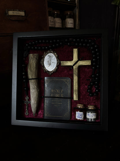 Vampire Hunting Kit | Crimson Velvet (20x20cm)