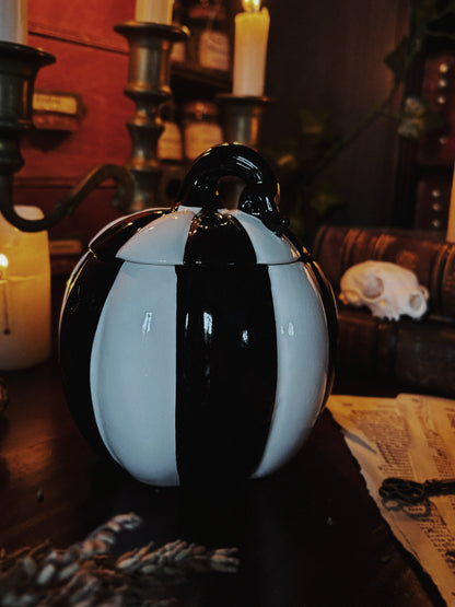 Black and White Striped Pumpkin Oil Burner (12x12x13cm)