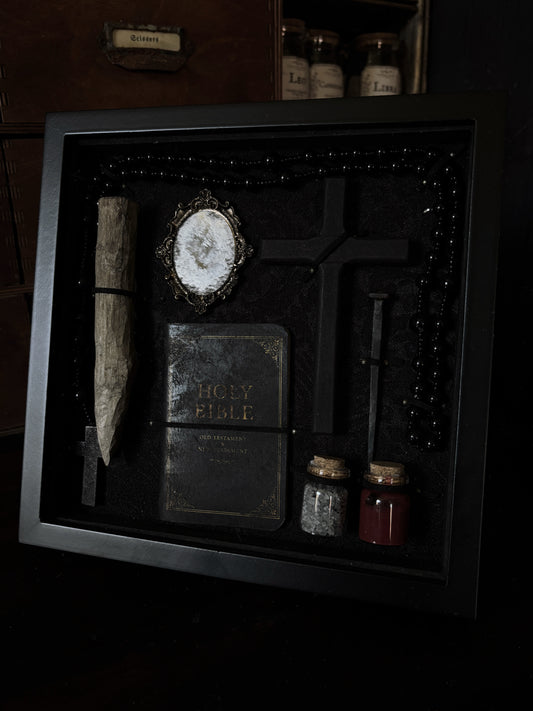Vampire Hunting Kit | Black Damask (20x20cm)