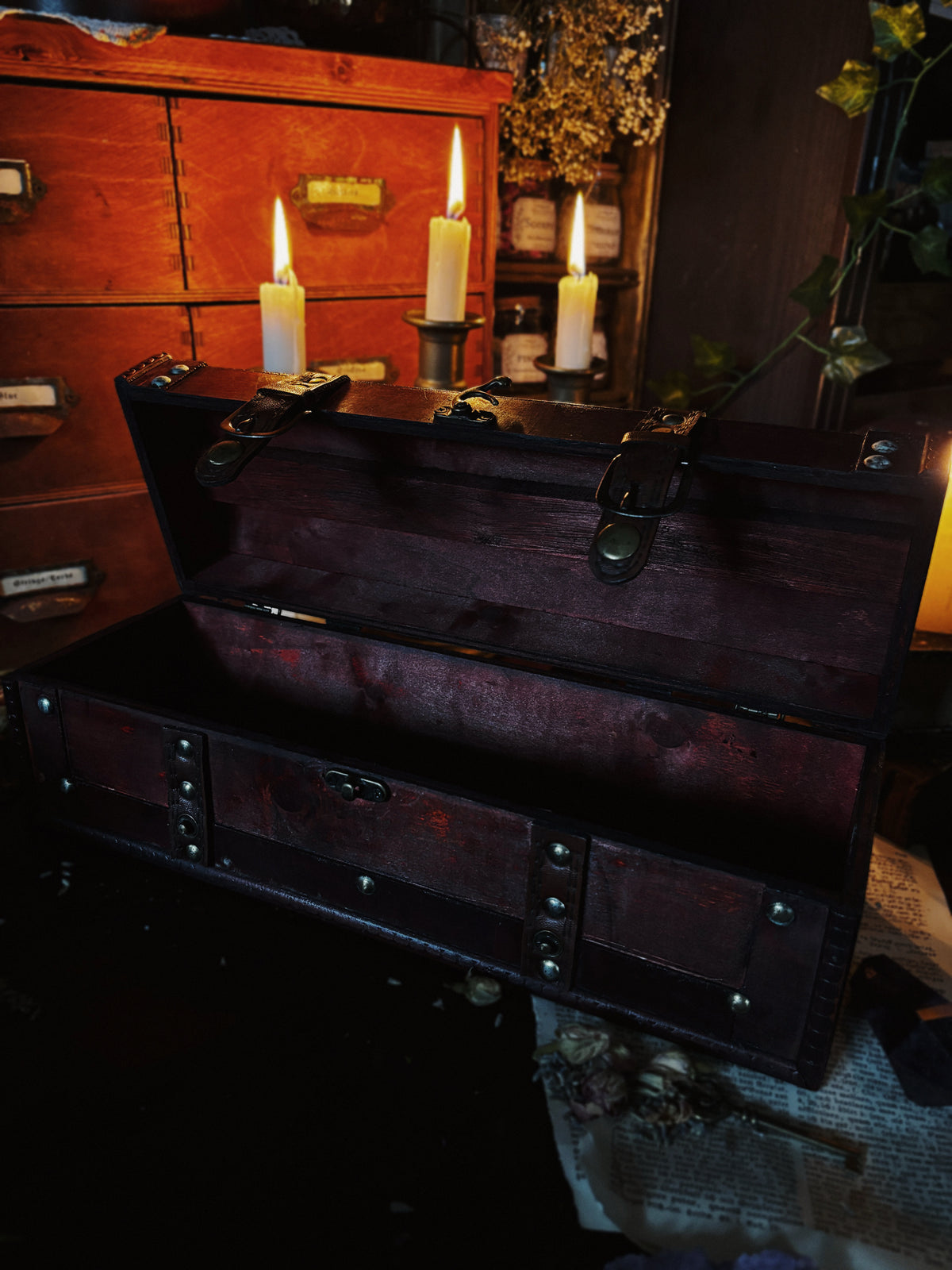 Wooden box red brown (35x12x12 cm)