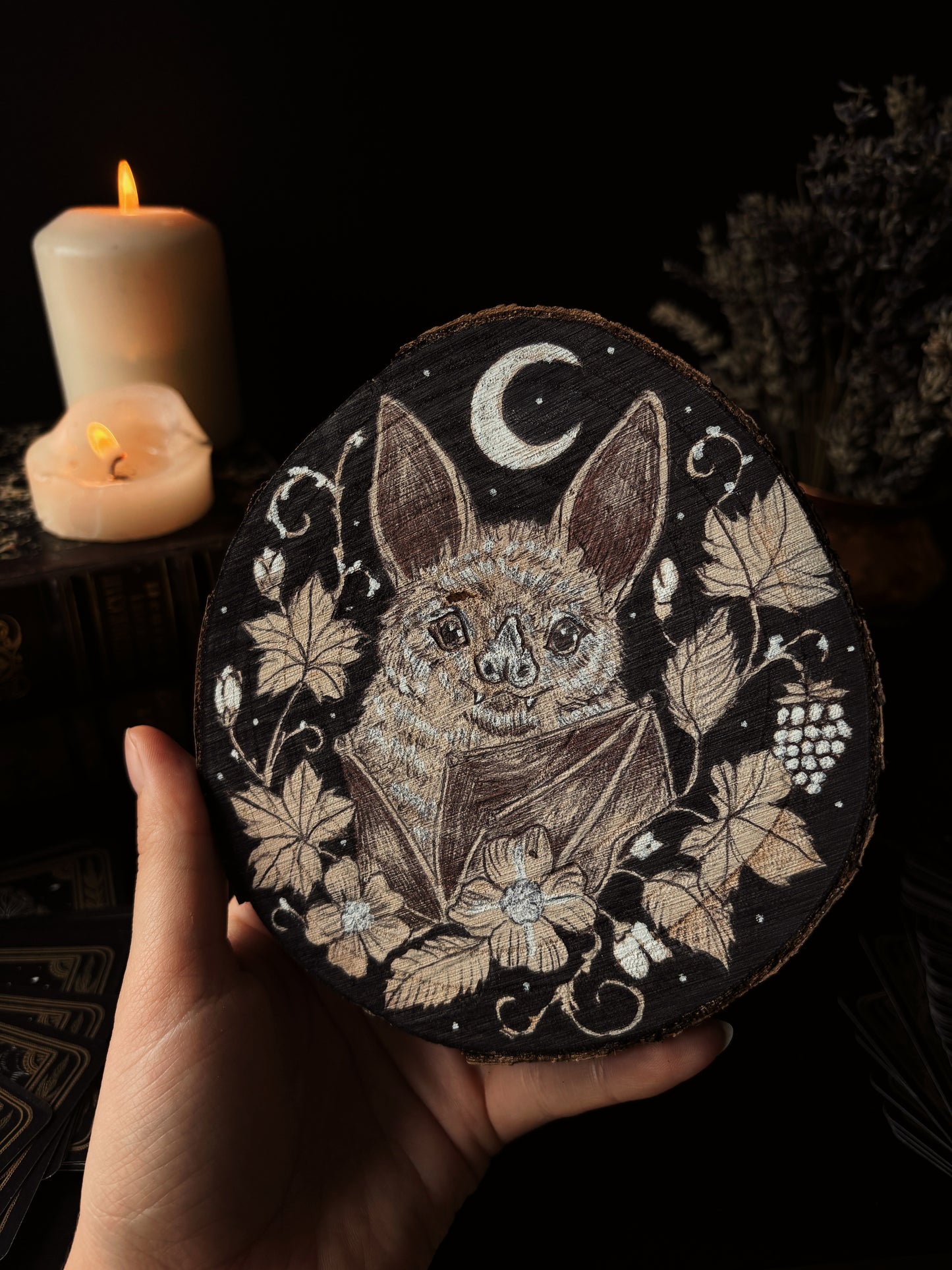 „Woodland bat 🦇“ painted wood slice (15cm)