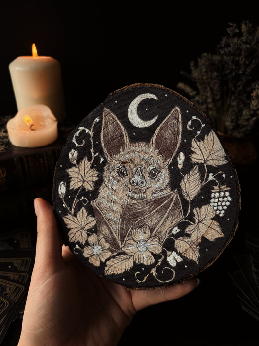 „Woodland bat 🦇“ painted wood slice (15cm)