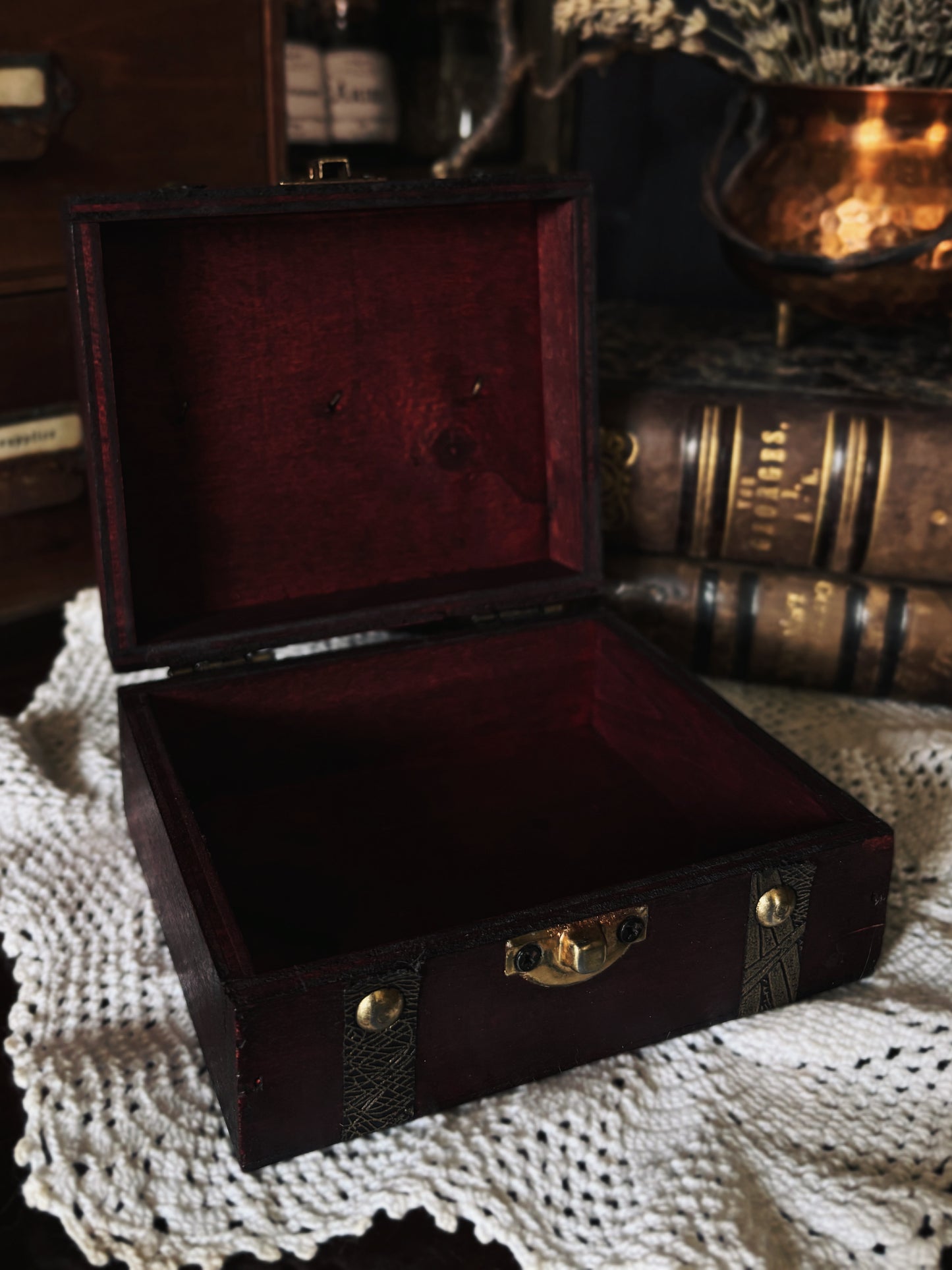 Magical chest (wooden)
