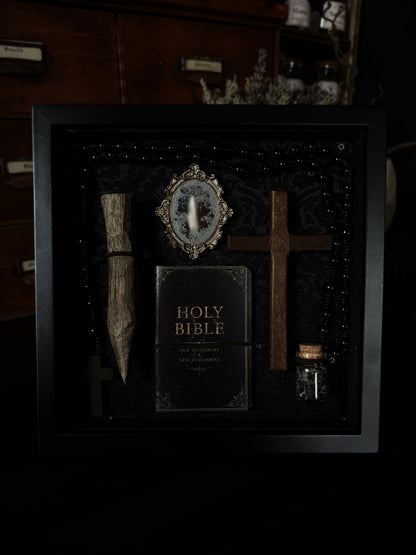 Vampire Hunting Kit | Black Damask (20x20cm)
