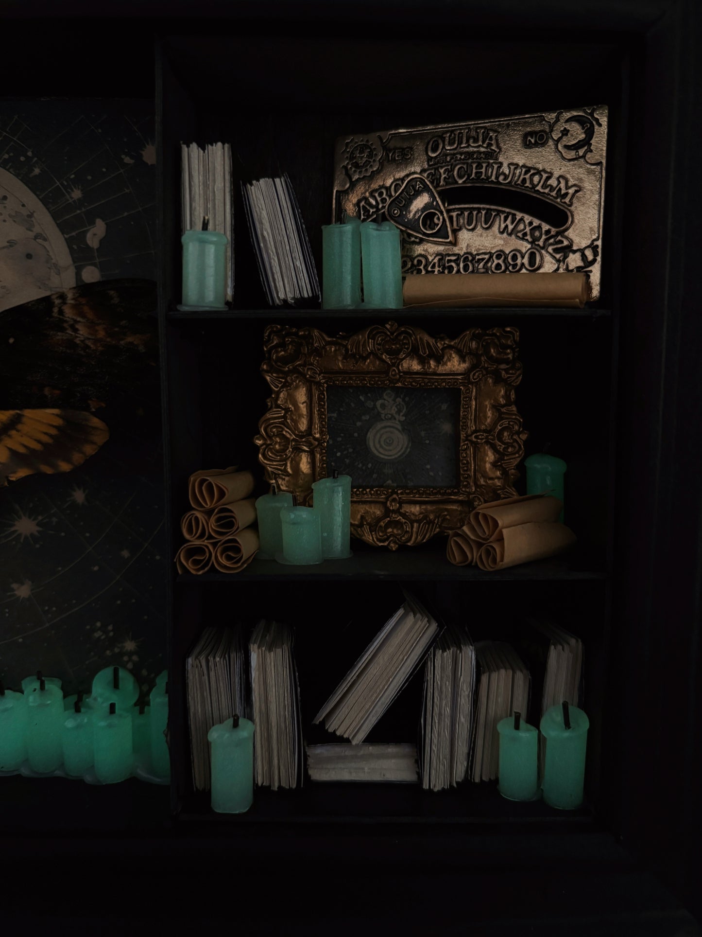 Moonlight Cabinet – Miniature Witch’s Cabinet – Acherontia atropos (23x18cm)