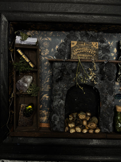 🕯️ Witch’s Kitchen – Miniature Curiosity Frame (18x13cm)