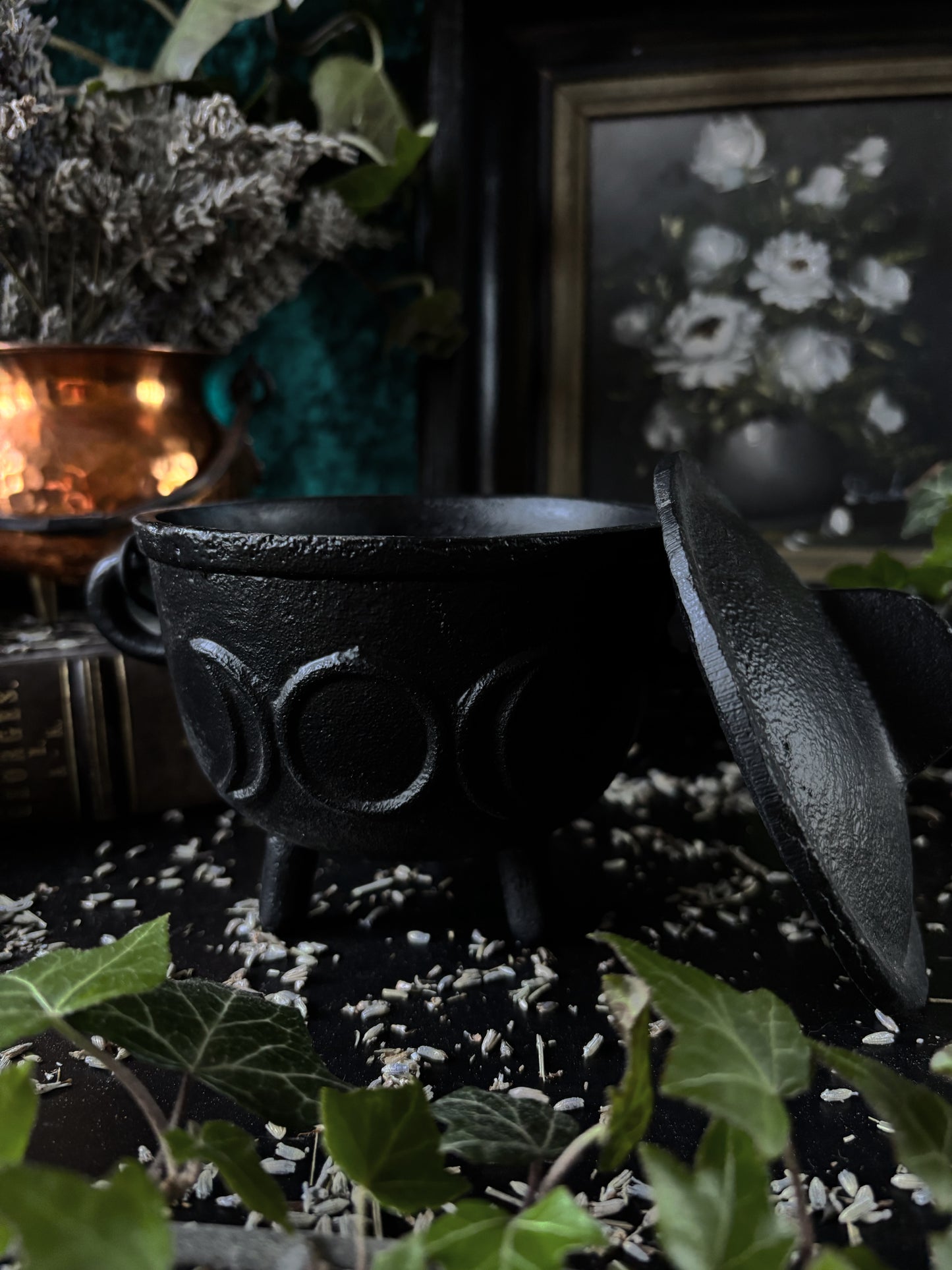 Cast iron cauldron