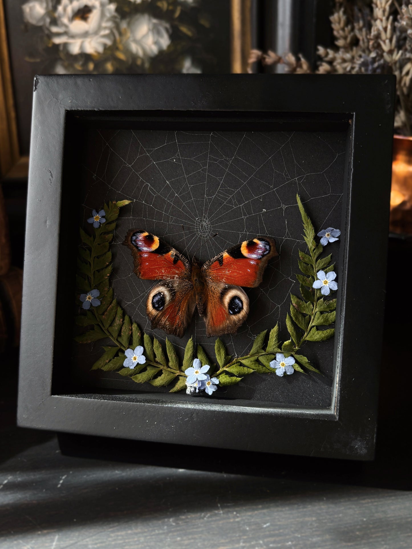 "Forget me not" - Inachis io (10x10cm)