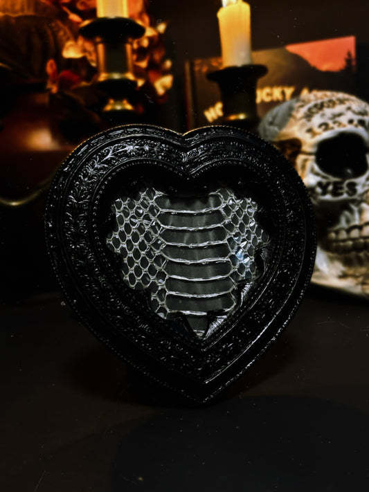 "Serpent‘s Heart"  (7 × 5 cm)